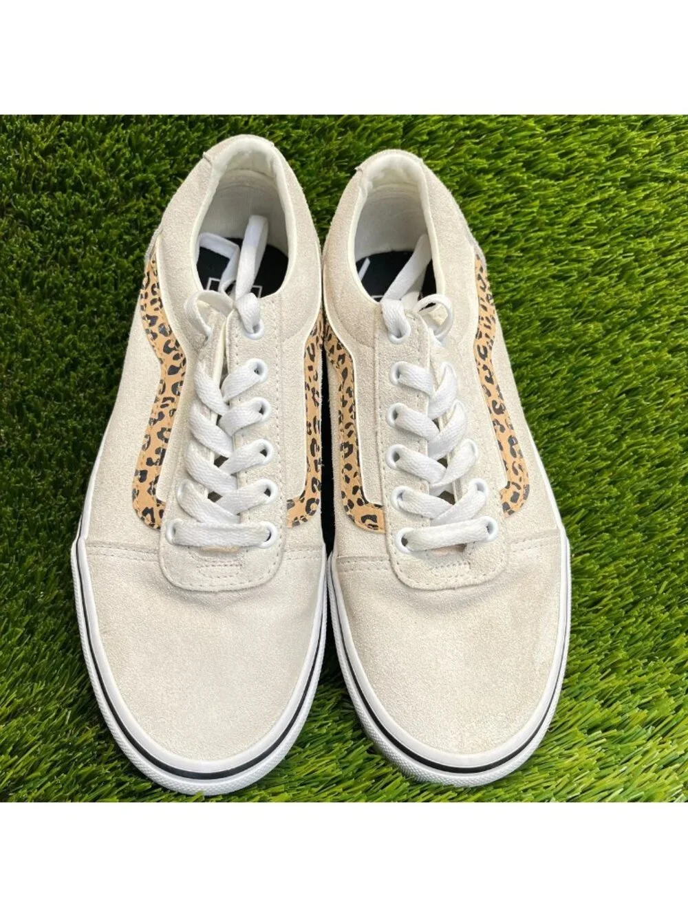 Vans Ward Womens Size 7.5 Beige White Athletic Walking Skateboard Shoes Sneakers
